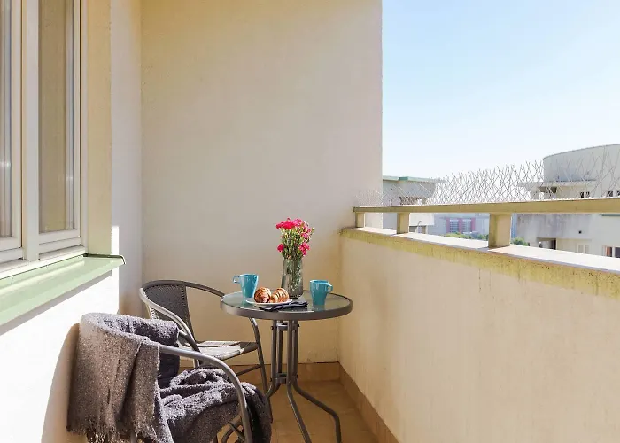 Metro Wilanowska Z Dostepem Do Basenu I Silowni